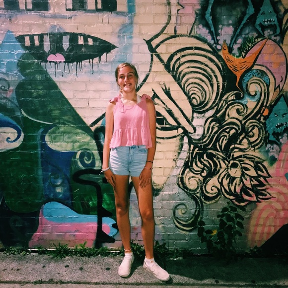 Meet your Posher, Sarah - Picture 1 of 1